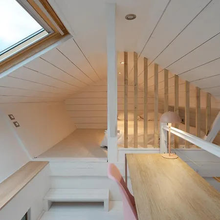 Colore Proche Du Centre Et De La Gare *